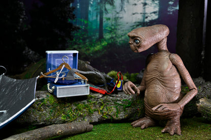 E.T. The Extra-Terrestrial 40th Anniversary Deluxe Ultimate E.T. with LED Chest 7-Inch Scale Action Figure